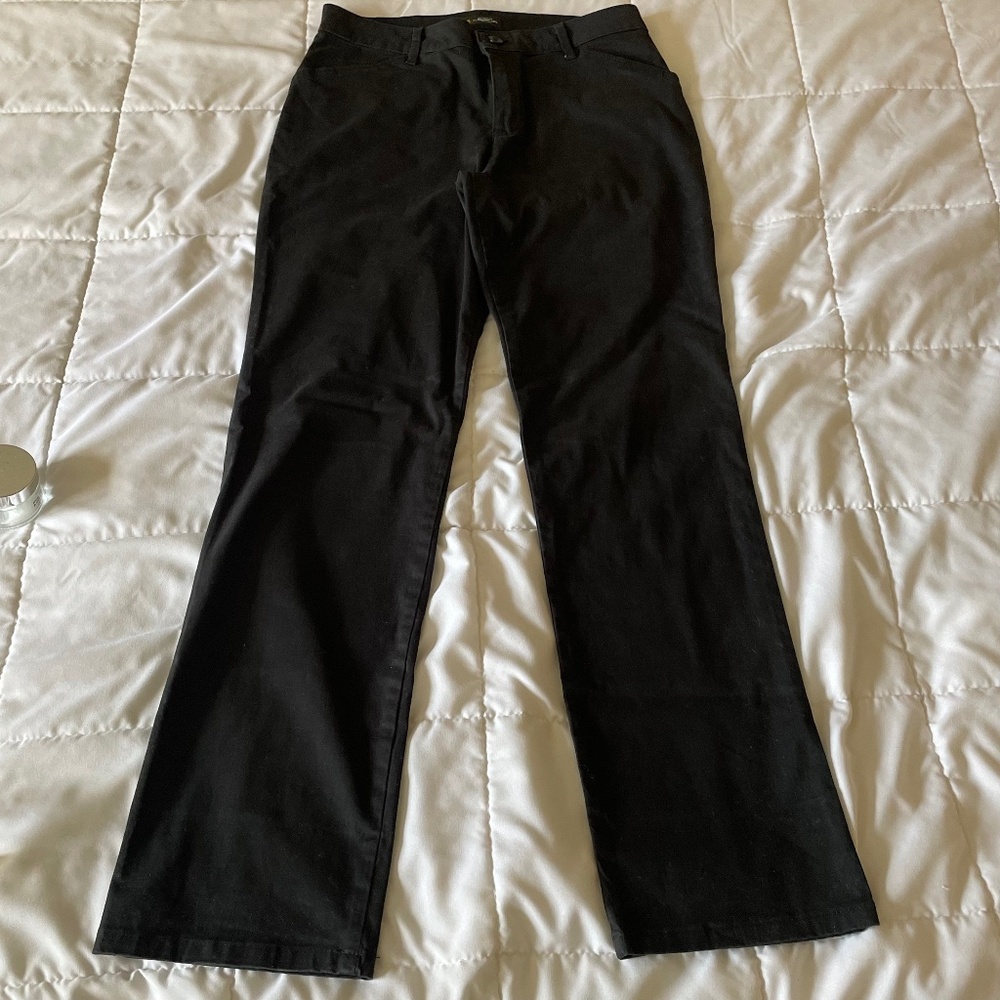 Lee pants, size 6, black, straight leg relaxed fit